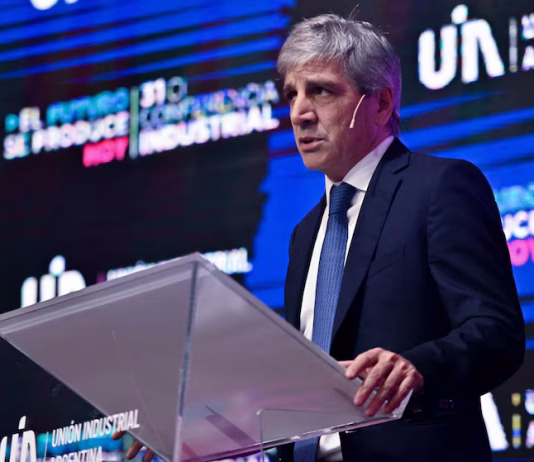 Ante la suba del riesgo país, Caputo aseguró que nunca hablaron con bancos de un rescate para la Argentina