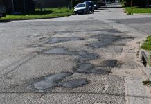 Trabajos de bacheo en Estrada y la avenida Bozán