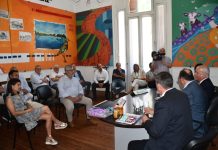 Reunión con empresarios y comerciantes