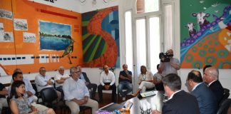 Reunión con empresarios y comerciantes