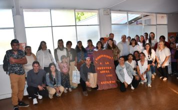 Muestra anual de proyectos de la escuela primaria para adultos 701 de Saladillo