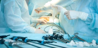 Un médico y una clínica deberán indemnizar a una adolescente por un error en una cirugía laparoscópica