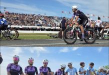 Sebastián Tolosa en el podio del Gran Prix Internacional de ciclismo