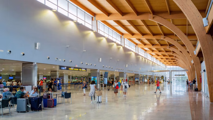 el-aterrador-hecho-ocurrio-en-el-aeropuerto-tenerife-sur-foto-ministerio-de-transportes-y-movilidad-sostenible-espana-7XNYIQFDNJC7ZITXHUO4RS25II