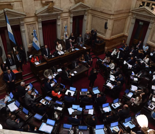 Reforma laboral: el Gobierno hizo cambios de último minuto que benefician a gremios y cámaras empresariales