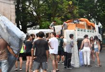 Traslado de pertenencias de los nuevos becados del CUES a La Plata