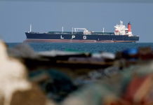 El petróleo vuelve a superar los US$100 pese al anuncio de Trump de suspender ataques contra Irán