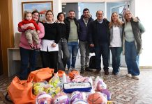Entrega de equipamiento deportivo en la escuela n°18