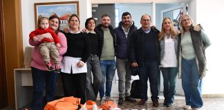 Entrega de equipamiento deportivo en la escuela n°18