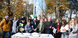 Corte de la torta aniversaro en Álvarez De Toledo