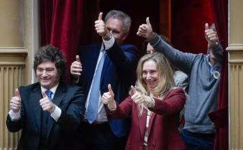 Resignado ante el caso Adorni, el Gobierno apuesta todo al Mundial para cambiar el clima político