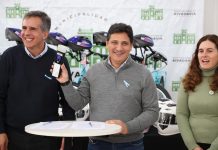 Junto a Martínez, Marinucci reforzó la seguridad vial en Rivadavia con entrega de cascos y acciones de prevención .-