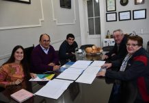 Entrega de planos al centro de jubilados de San Roque