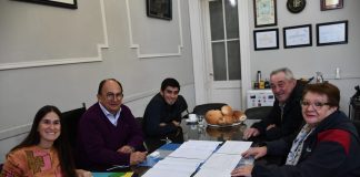 Entrega de planos al centro de jubilados de San Roque