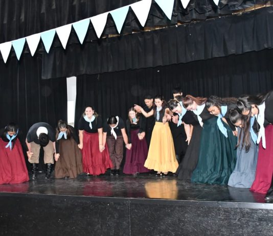 Clase abierta de folklore