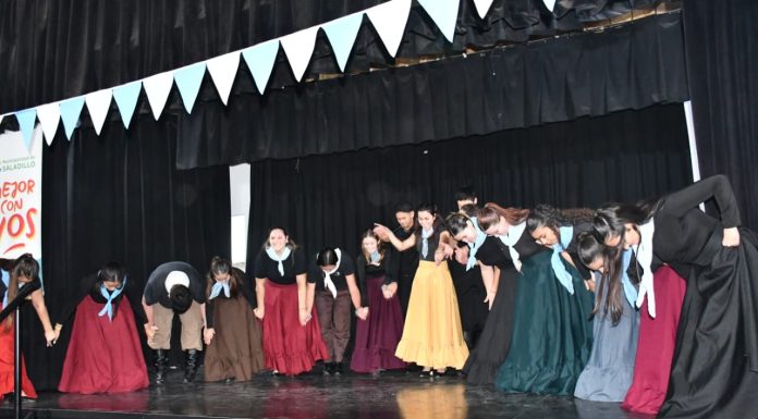 Clase abierta de folklore