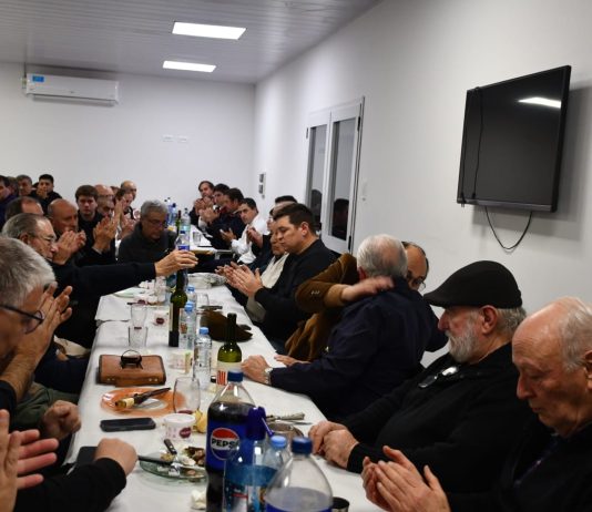 Cena por el día del bombero voluntario