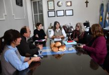 Firmaron un acuerdo para dictar un curso de gasista en Del Carril