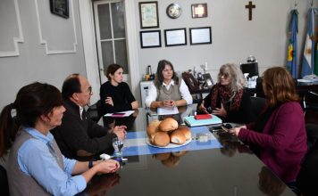 Firmaron un acuerdo para dictar un curso de gasista en Del Carril