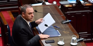 Los dialoguistas en Diputados esperan al Senado para avanzar en la interpelación a Manuel Adorni