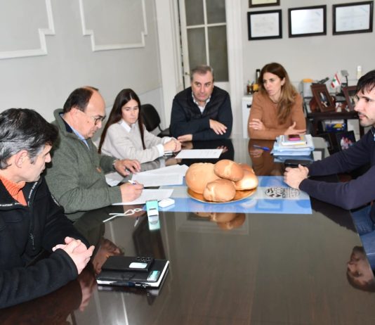 Firmaron el contrato para finalizar la obra de apertura de la avenida Moreno