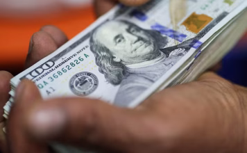 Habilitan cuentas sueldo en dólares para que las empresas puedan pagar salarios en moneda extranjera