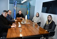 Salomón mantuvo una reunión en el Ministerio de Vivienda y Hábitat para avanzar en proyectos habitacionales