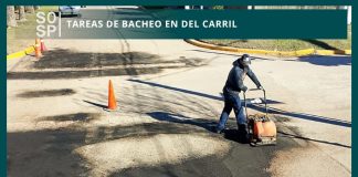 Realizan trabajos de bacheo en la localidad de Del Carril