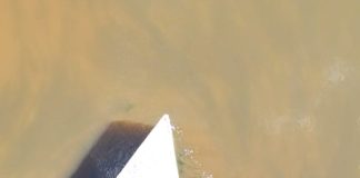 Colocan reglas hidrométricas en arroyos de Saladillo para reforzar el monitoreo ante posibles crecidas