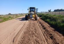 Realizan trabajos de mantenimiento en el camino a Los Guaycos