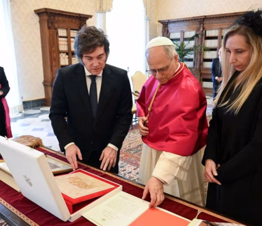 El Gobierno prepara una nueva reunión para organizar la visita de León XIV y evalúa un esquema de feriados