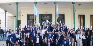 La Facultad de Ingeniería de la UNLP entregó diplomas y reconocimientos a sus nuevos graduados