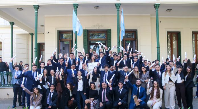La Facultad de Ingeniería de la UNLP entregó diplomas y reconocimientos a sus nuevos graduados