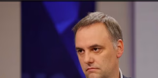 La defensa de Manuel Adorni se presentó en Comodoro Py para el peritaje de las ocho billeteras virtuales